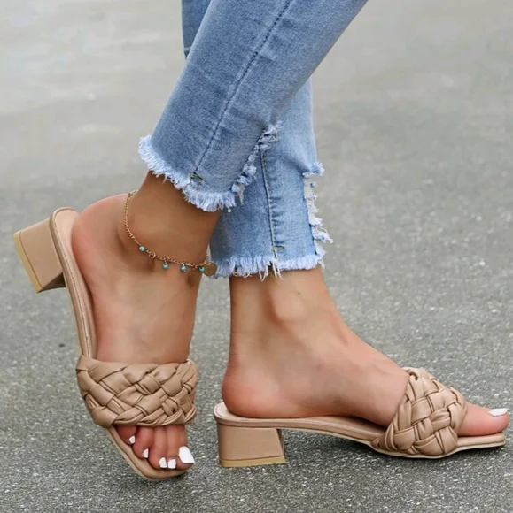 Braided sandals size 6 - Picture 2 of 8